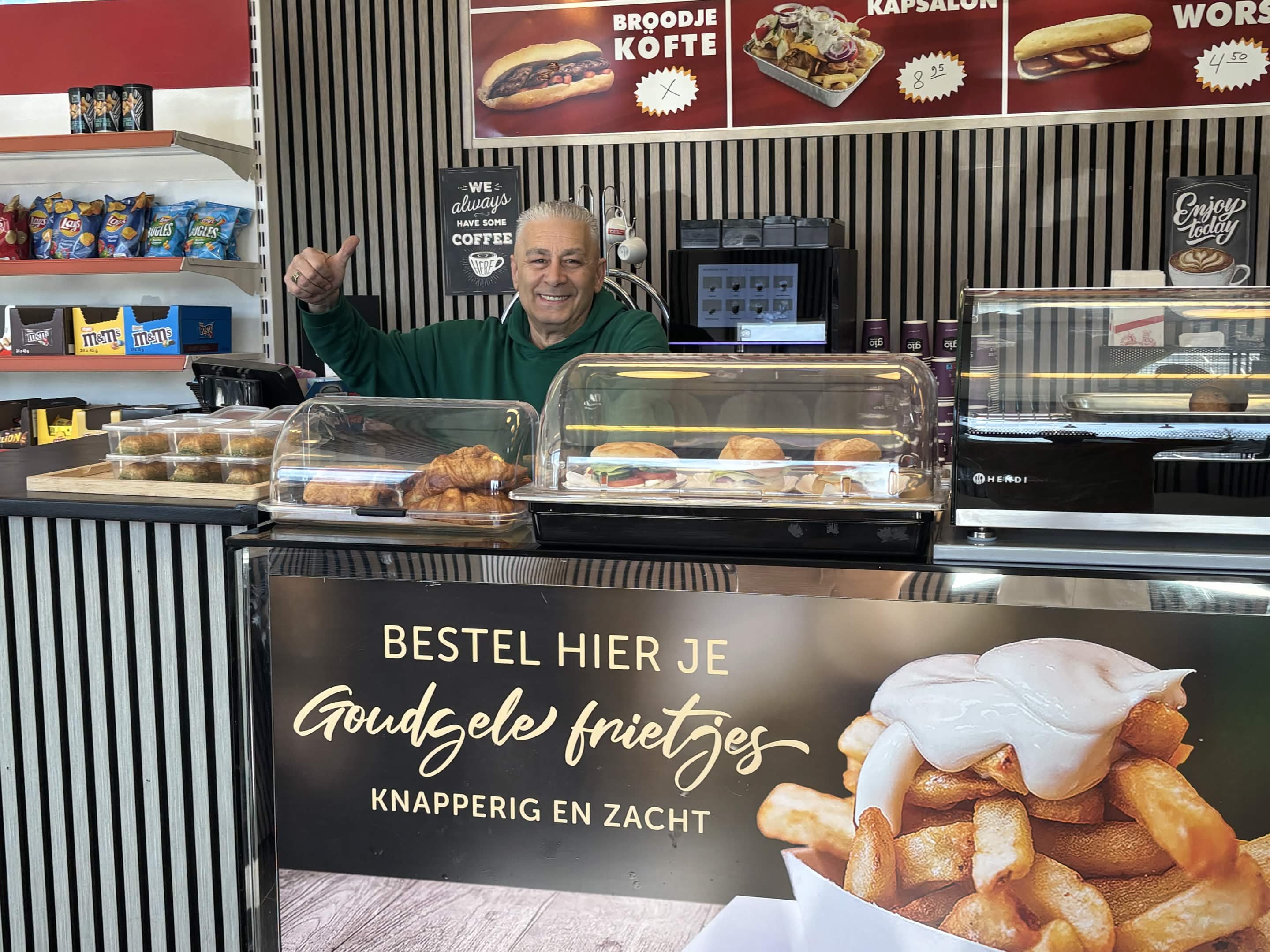 De vriendelijke eigenaar van Snackkorf